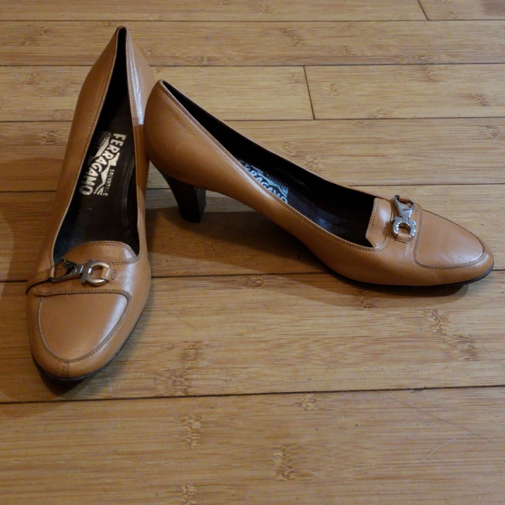 Salvatore ferragamo camel buckle heels